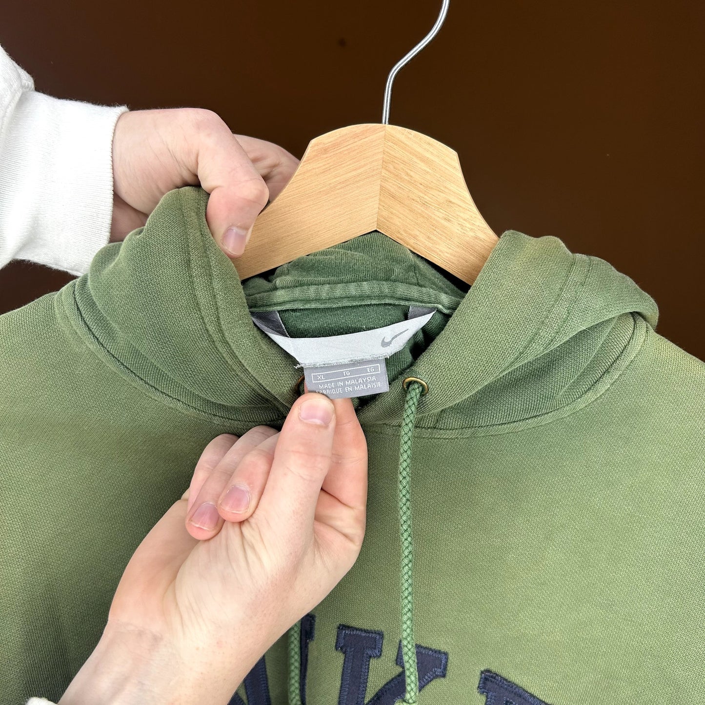 Y2K Nike Spellout Hoodie XL has stains