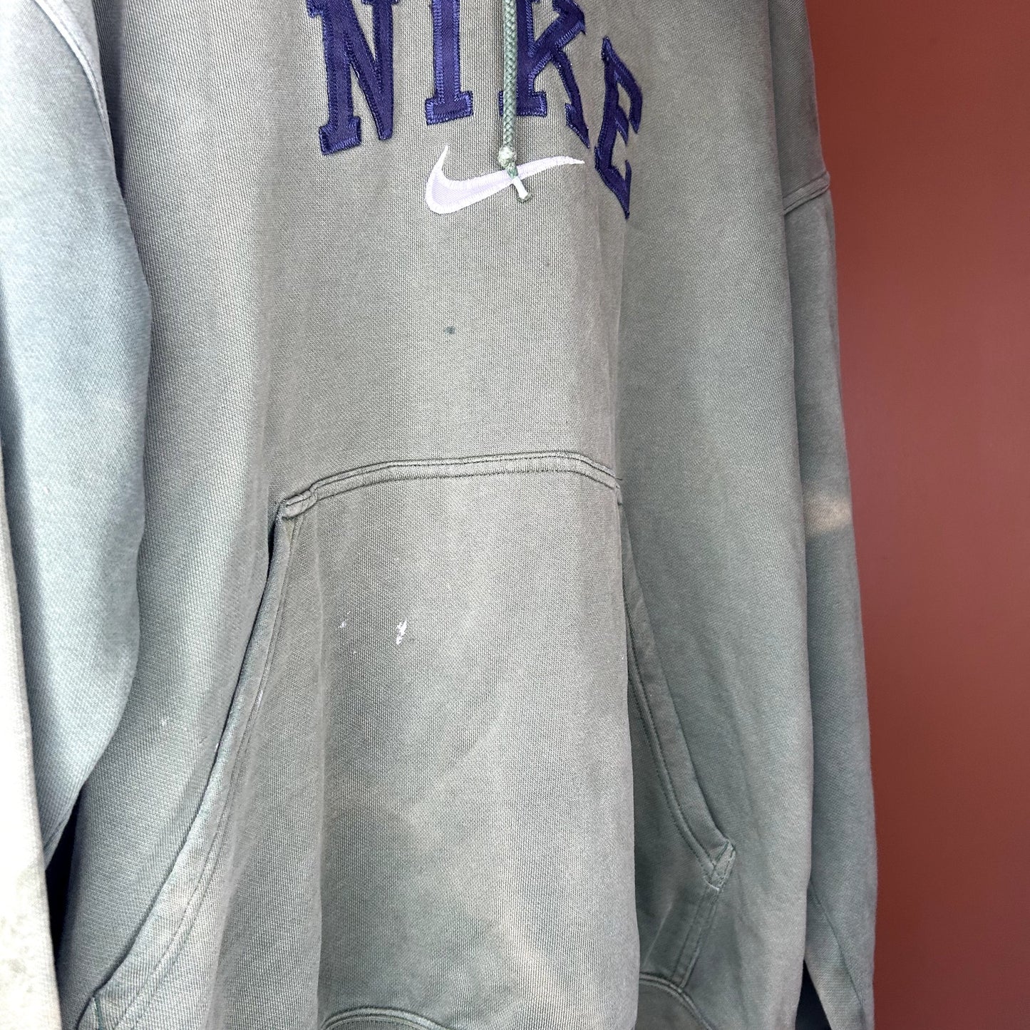 Y2K Nike Spellout Hoodie XL has stains