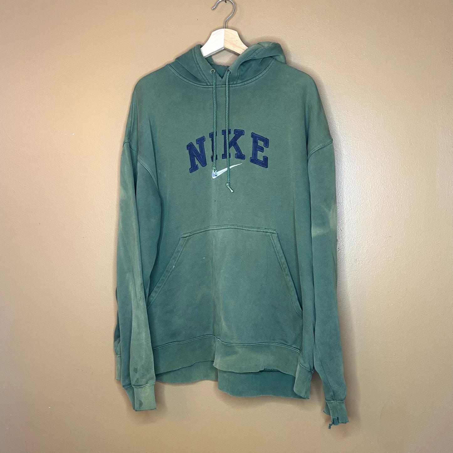 Y2K Nike Spellout Hoodie XL has stains