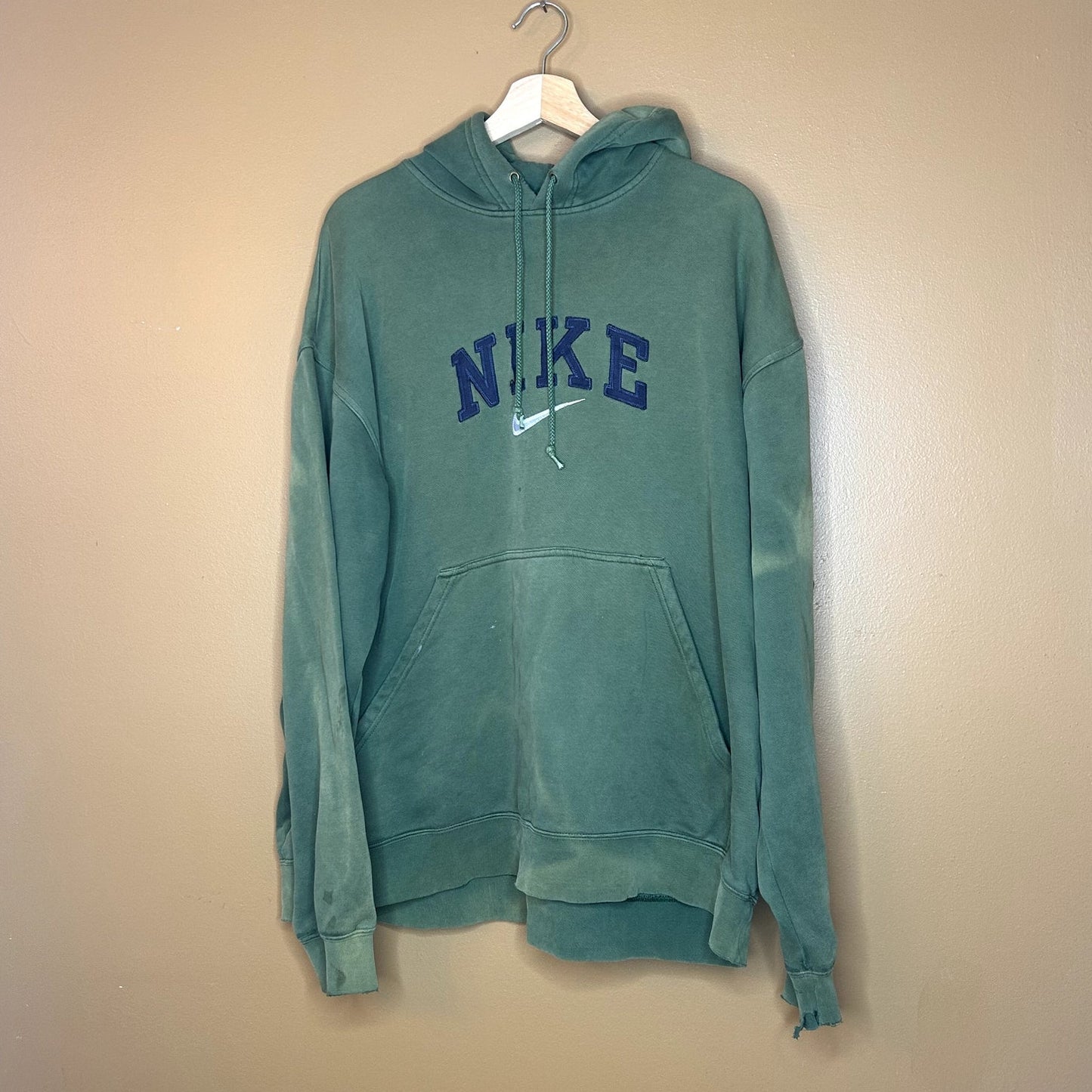 Y2K Nike Spellout Hoodie XL has stains