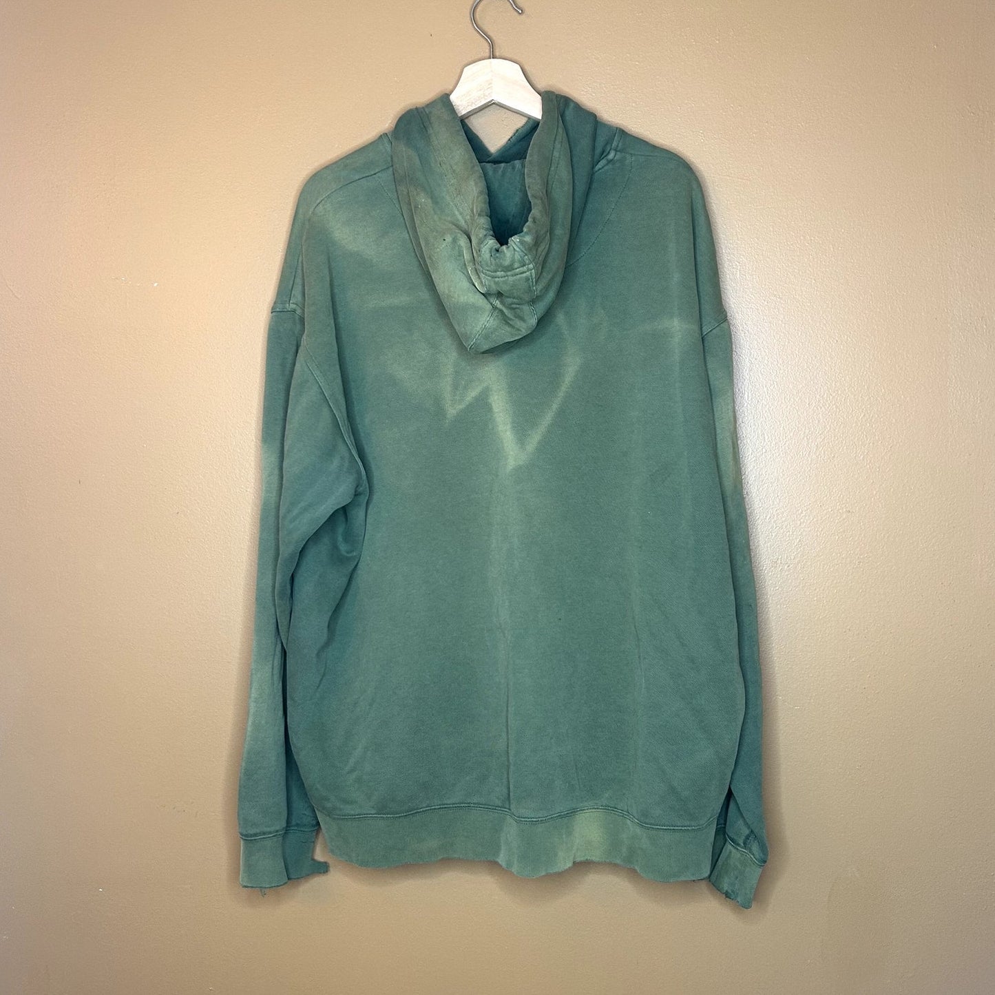 Y2K Nike Spellout Hoodie XL has stains