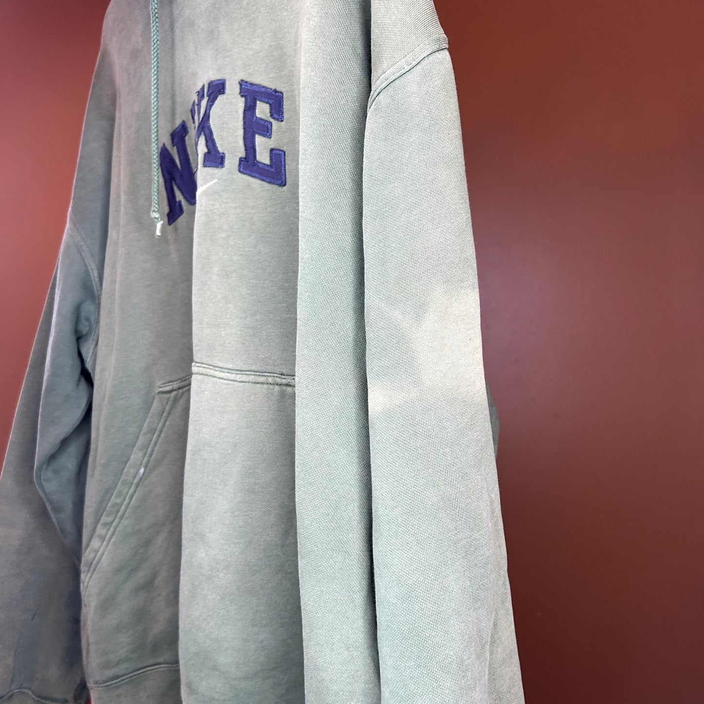 Y2K Nike Spellout Hoodie XL has stains