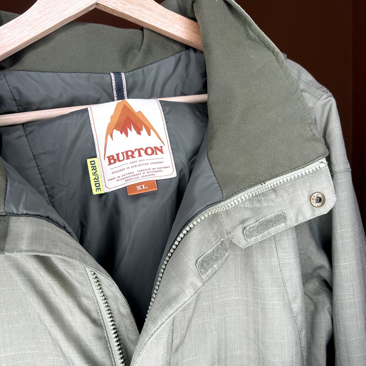 Green/Tan Burton Skiing Coat XL